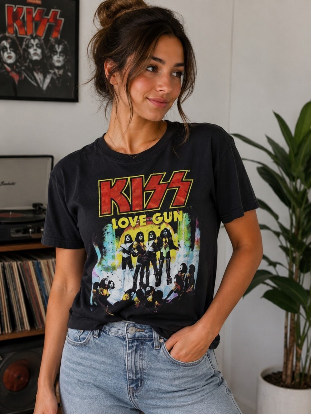 NWT Kiss Love Gun Graphic T-Shirt Black Size Medium